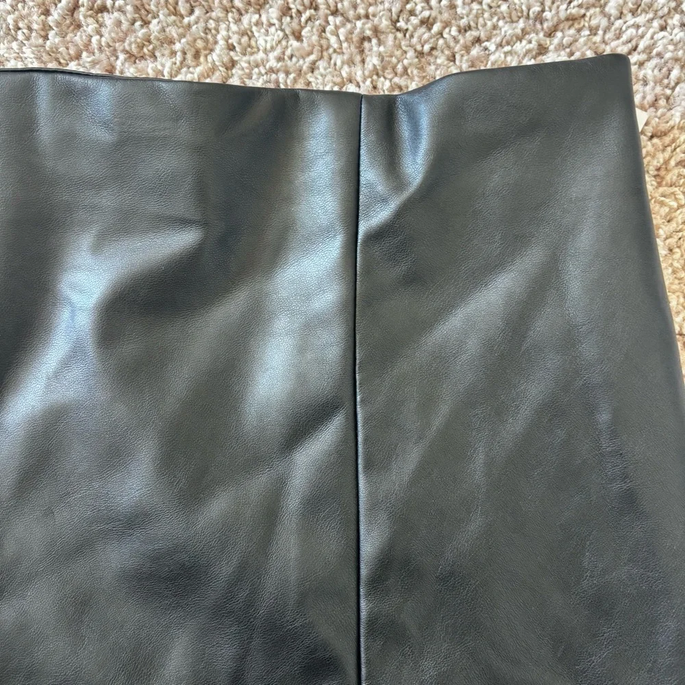 Old Navy Sleek leather Skirt - Picture 4 of 7